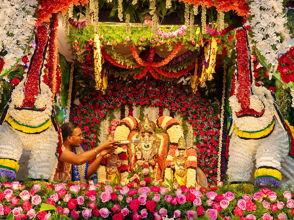 Pushpa Pallaki Seva at Tirumala Photos6