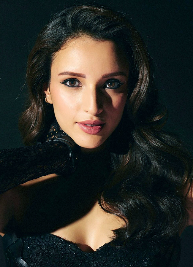 Actress Tripti Dimri Hot Photos7