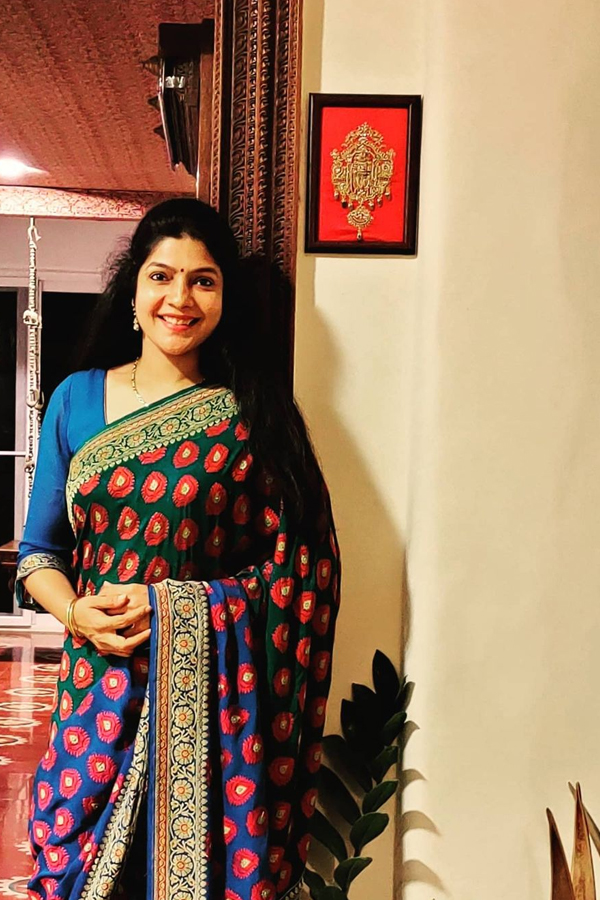 Tholiprema Artist Vasuki's Simple Birthday Celebrations With Husband13