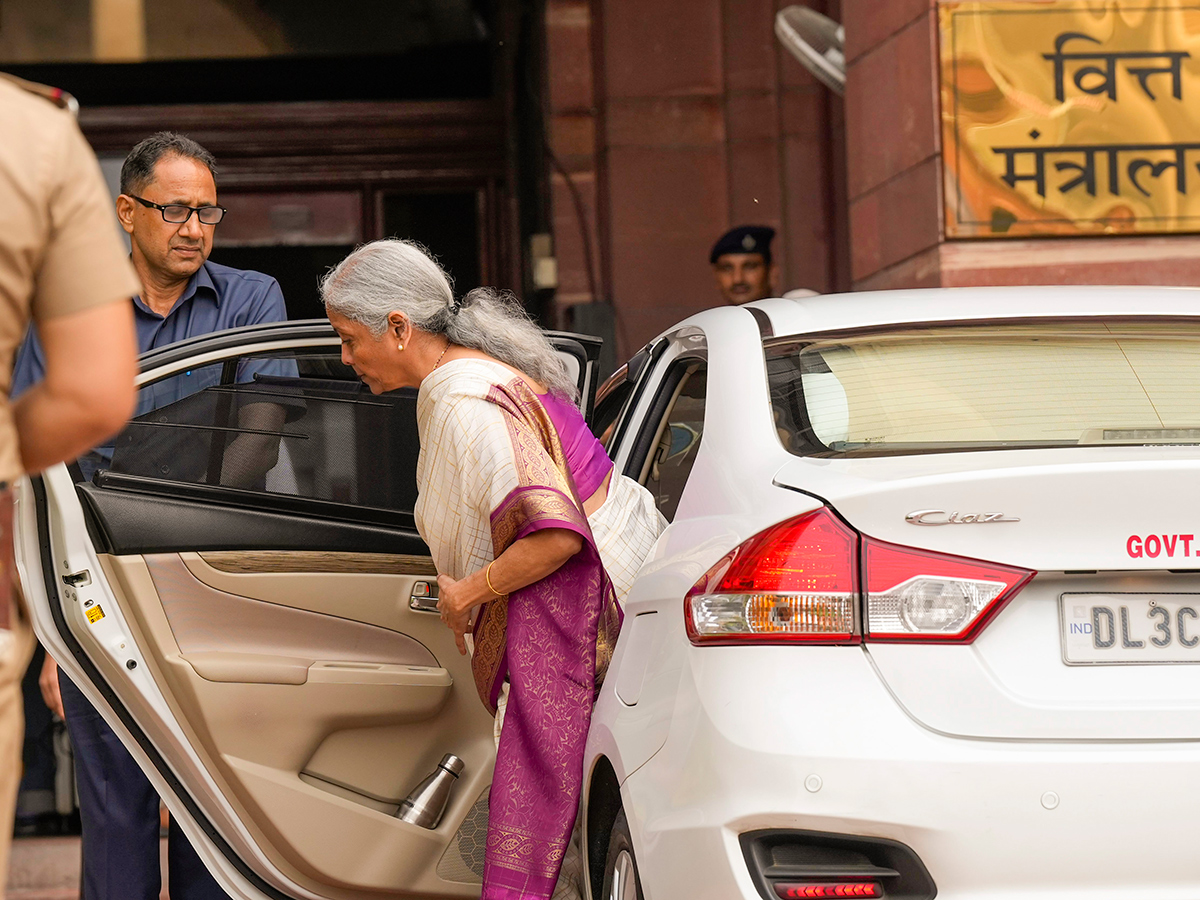 Finance Minister Nirmala Sitharaman Photos12