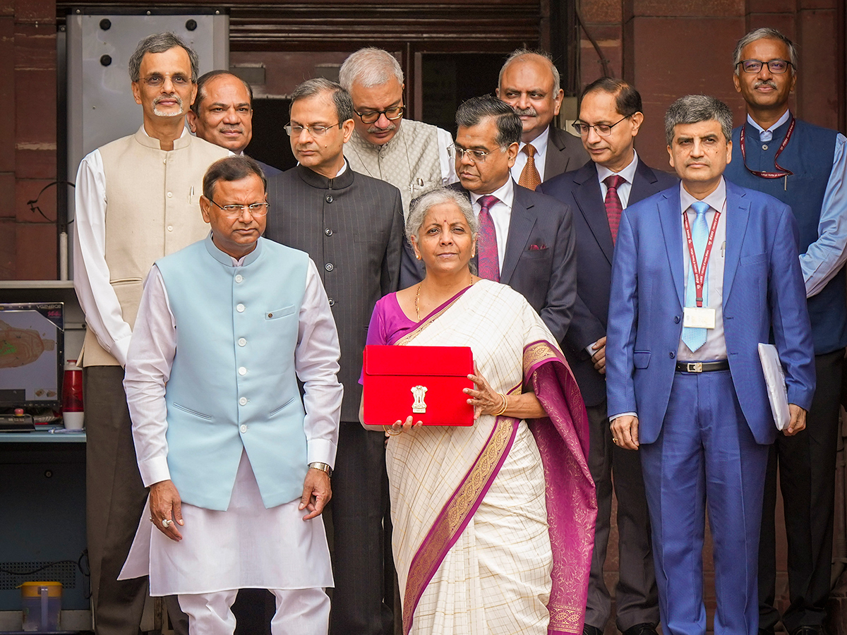 Finance Minister Nirmala Sitharaman Photos15