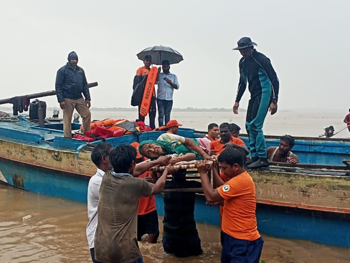 Heavy rains in konaseema districts photos3