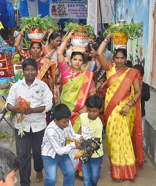 Mahabubnagar : Pochamma Ammavari Bonalu Photos13