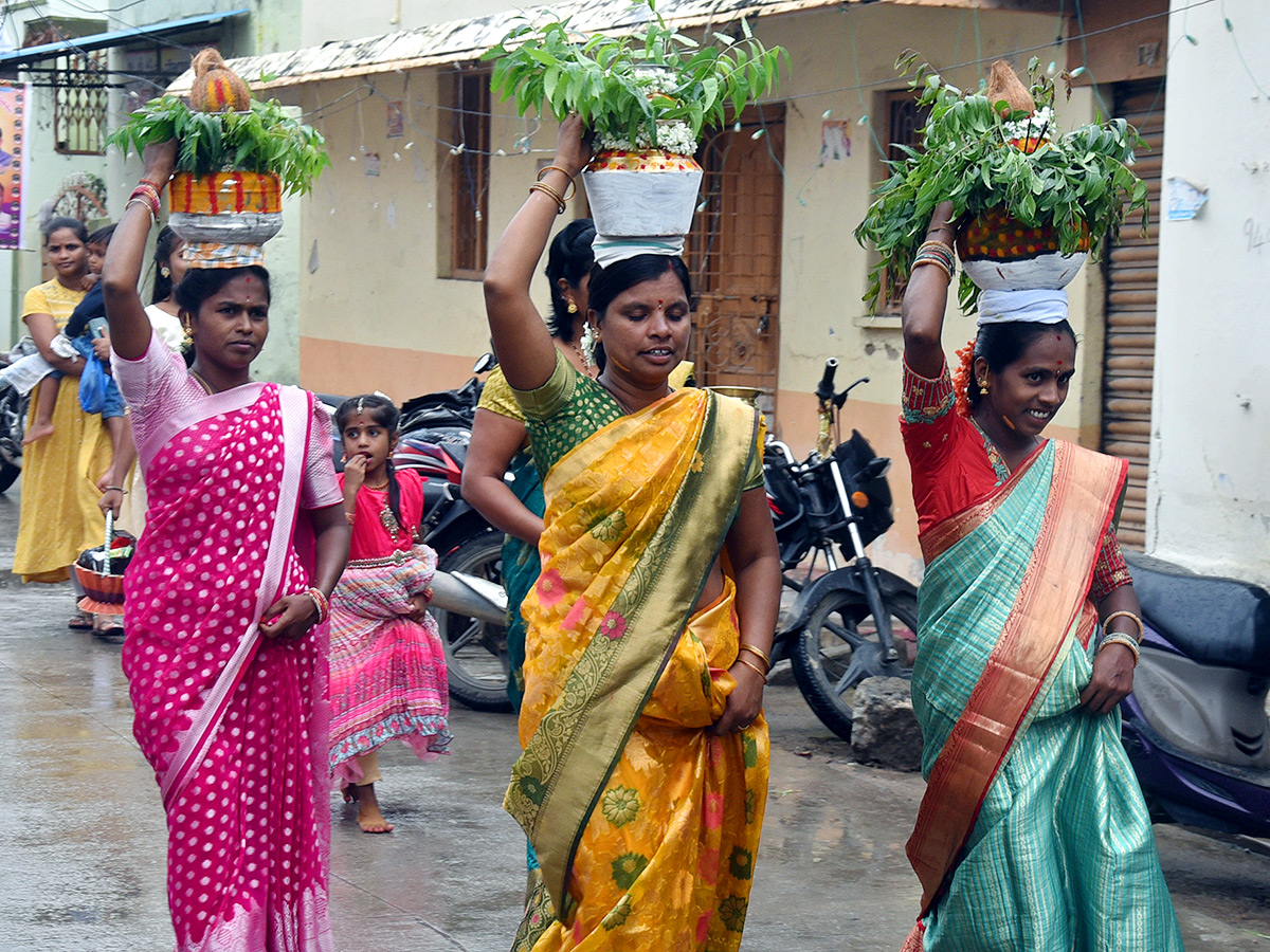 Mahabubnagar : Pochamma Ammavari Bonalu Photos18