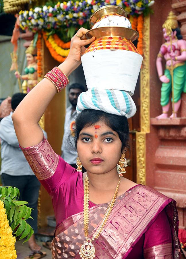 Mahabubnagar : Pochamma Ammavari Bonalu Photos25
