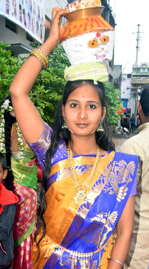 Mahabubnagar : Pochamma Ammavari Bonalu Photos28
