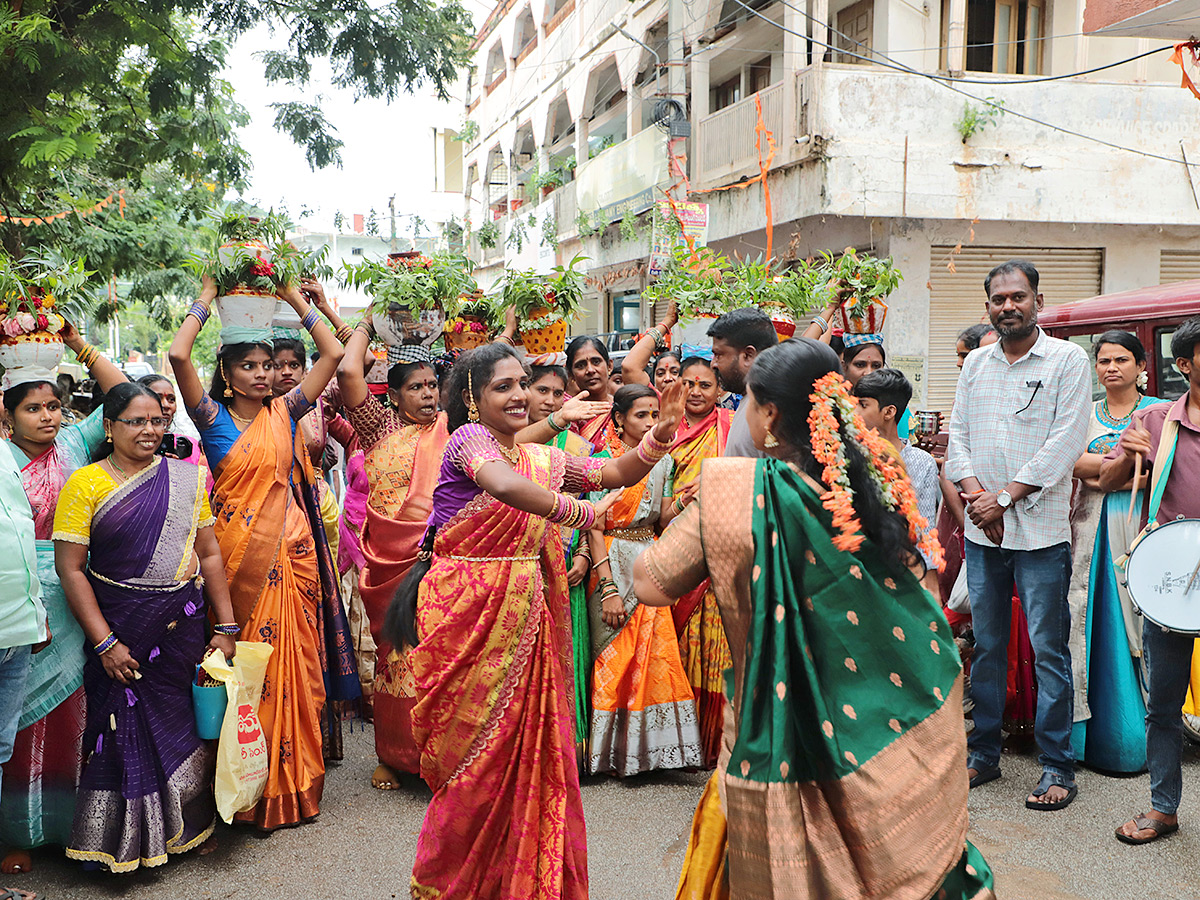 Mahabubnagar : Pochamma Ammavari Bonalu Photos4
