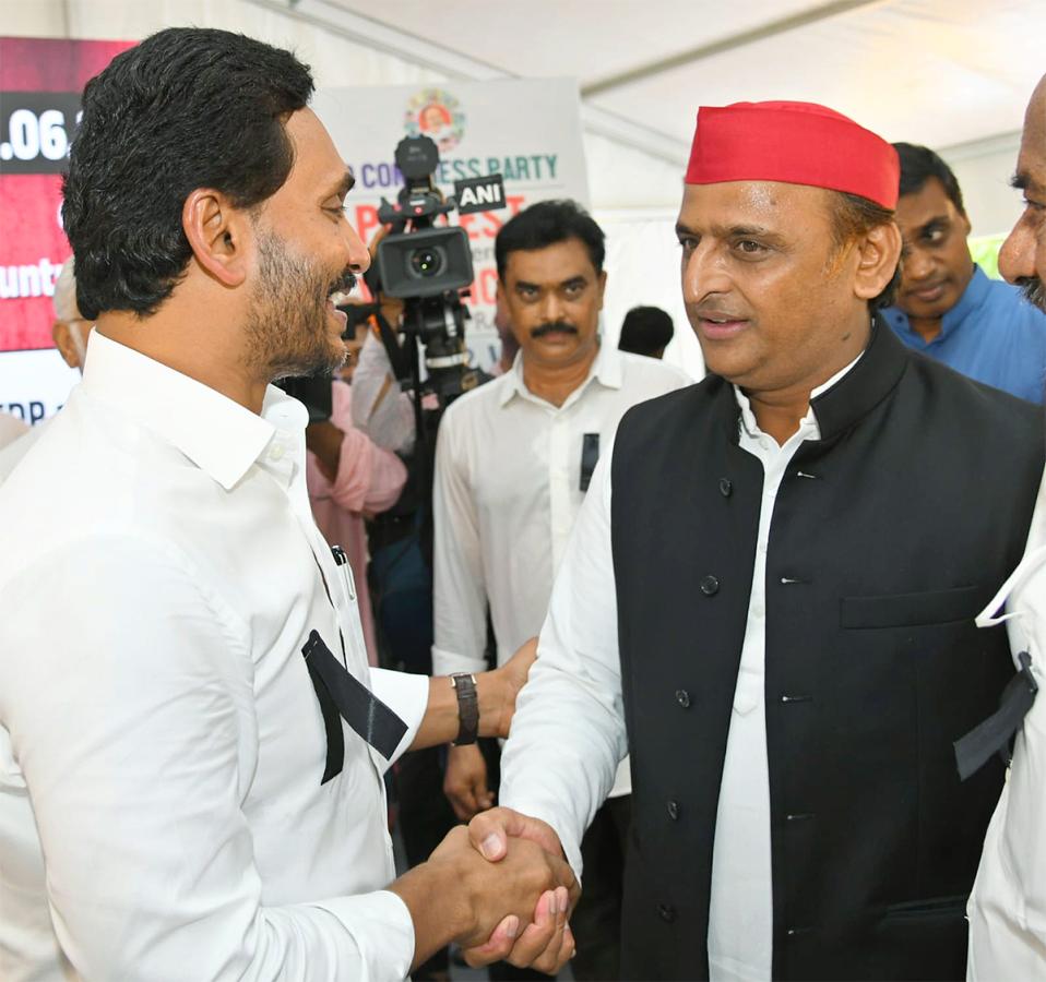 ys jagan dharna at jantar mantar delhi photos20