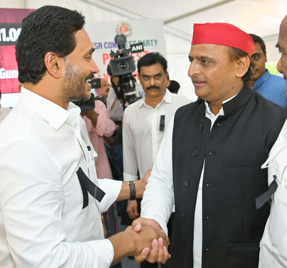 ys jagan dharna at jantar mantar delhi photos11