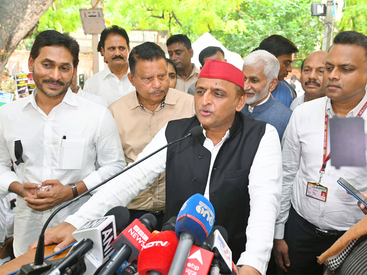 ys jagan dharna at jantar mantar delhi photos12