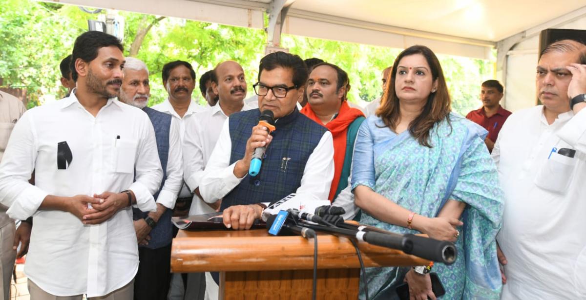 ys jagan dharna at jantar mantar delhi photos9