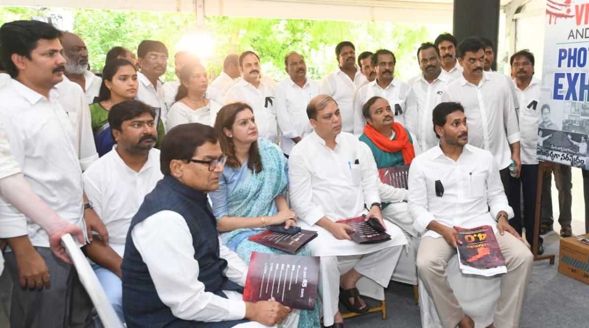 ys jagan dharna at jantar mantar delhi photos6
