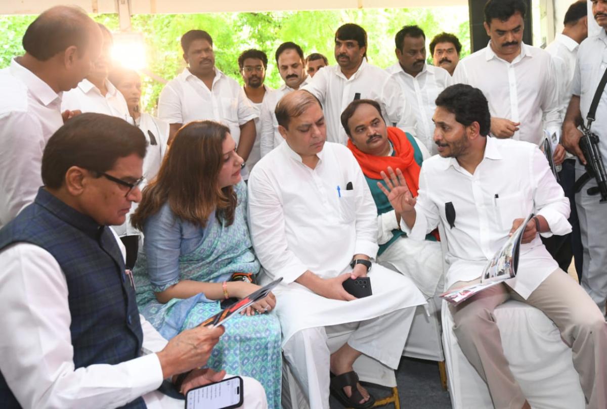 ys jagan dharna at jantar mantar delhi photos29