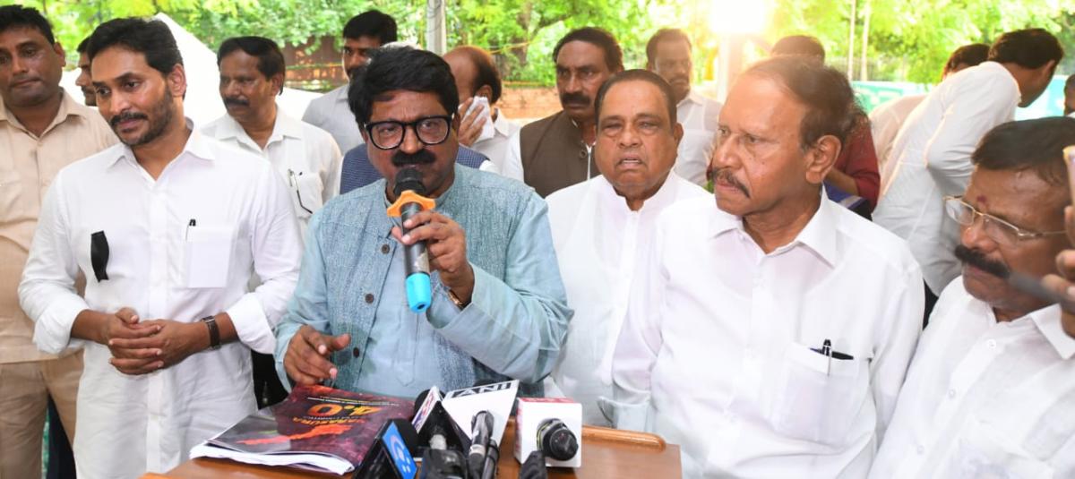 ys jagan dharna at jantar mantar delhi photos31