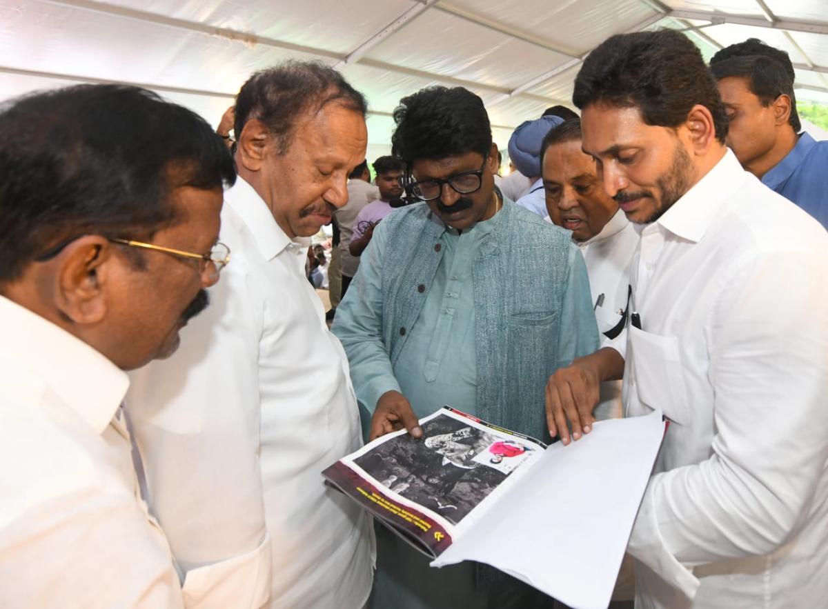 ys jagan dharna at jantar mantar delhi photos32
