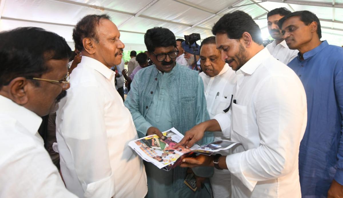 ys jagan dharna at jantar mantar delhi photos33