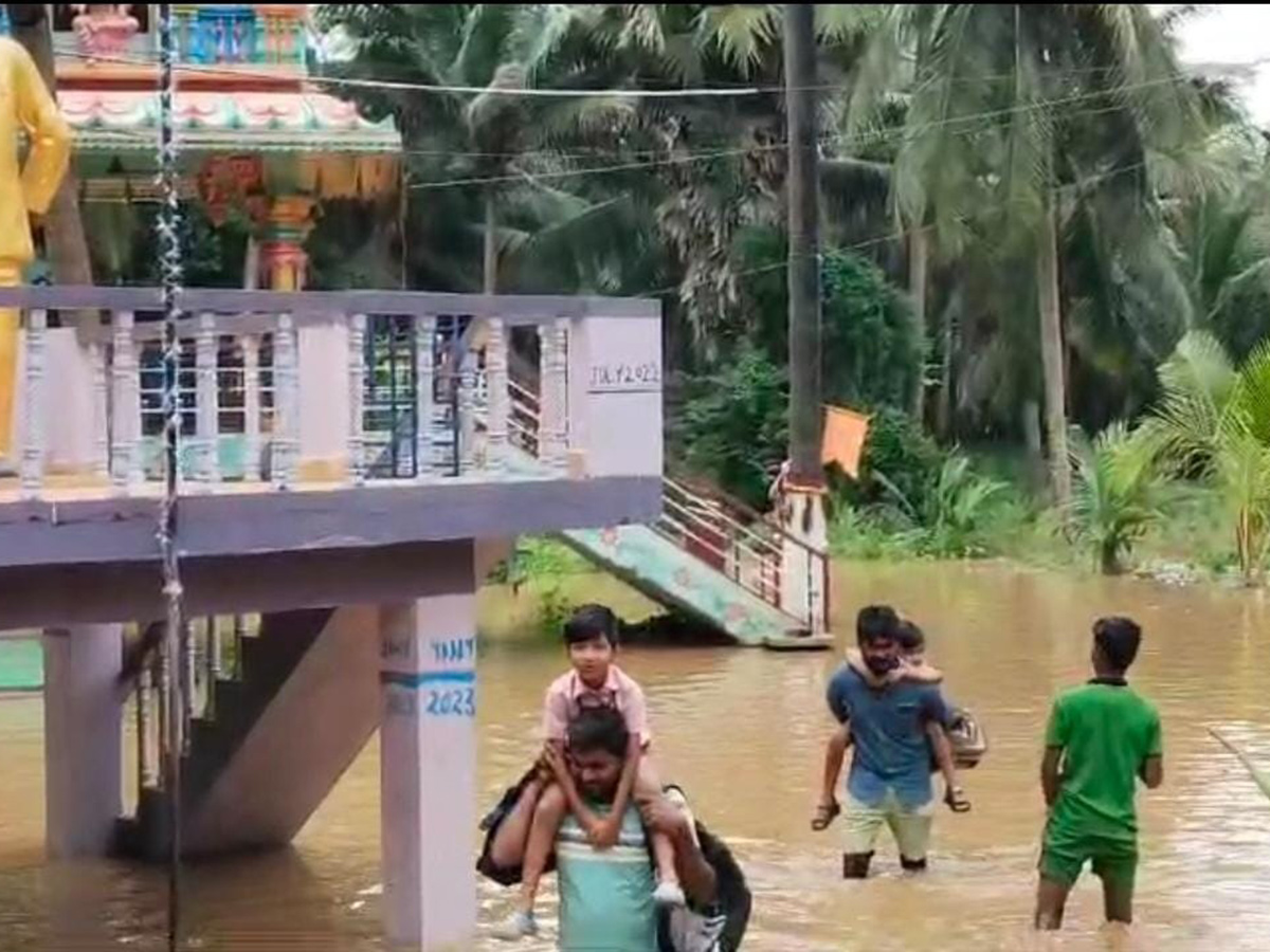 Rajahmundry : Godavari Flood Water in Konaseema District Photos38