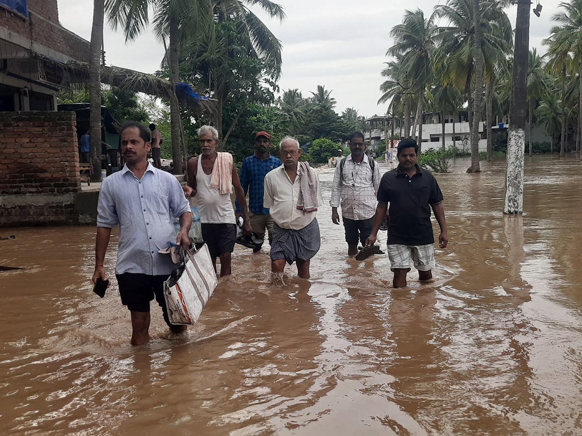 Rajahmundry : Godavari Flood Water in Konaseema District Photos19