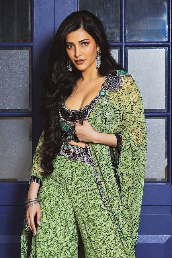 Interesting Facts About Actress Shruti Haasan: Photos14