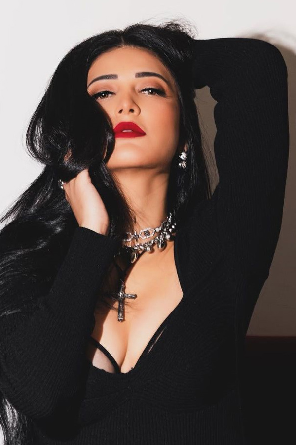 Interesting Facts About Actress Shruti Haasan: Photos17