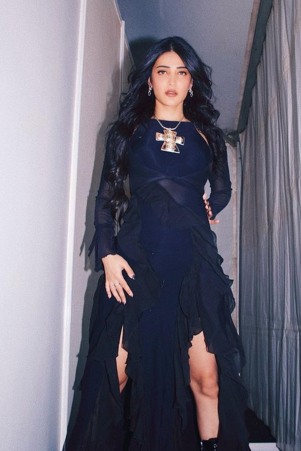 Interesting Facts About Actress Shruti Haasan: Photos22