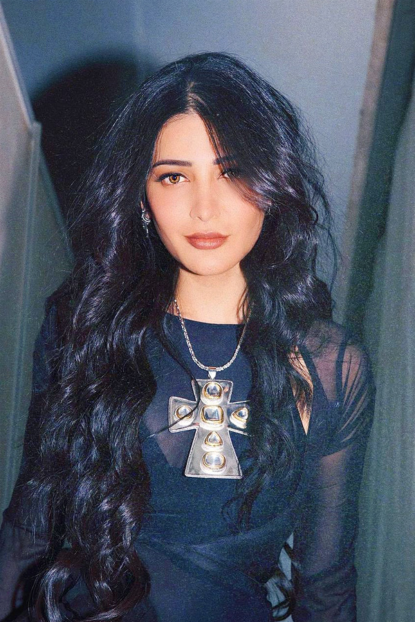 Interesting Facts About Actress Shruti Haasan: Photos23