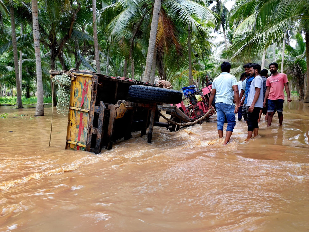 Rajahmundry : Godavari Flood Water in Konaseema District Photos1