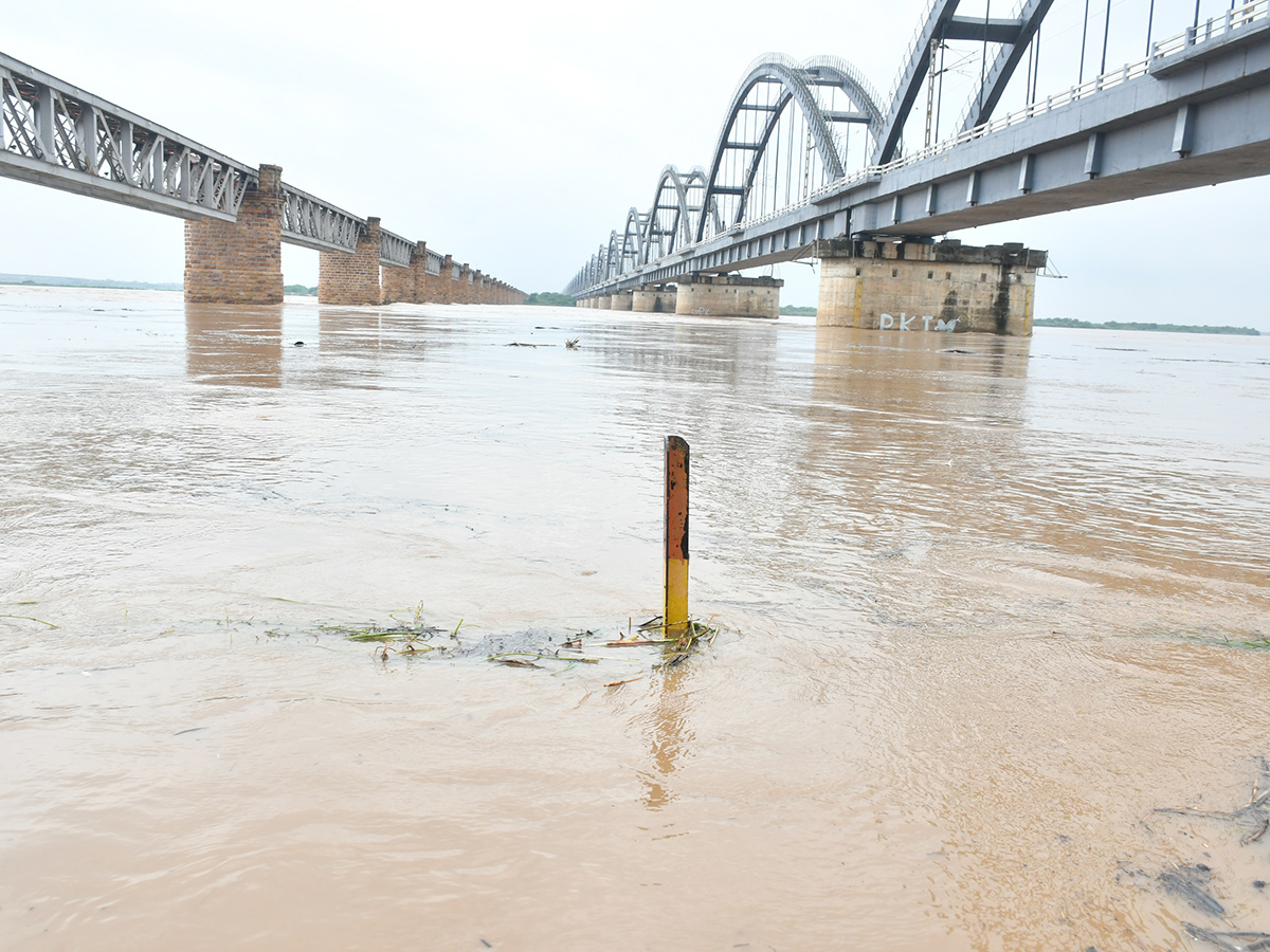Rajahmundry : Godavari Flood Water in Konaseema District Photos3