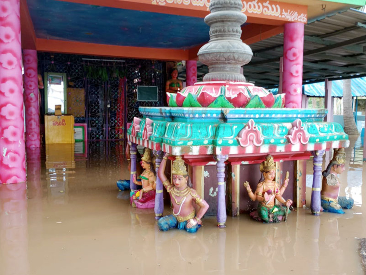 Rajahmundry : Godavari Flood Water in Konaseema District Photos7