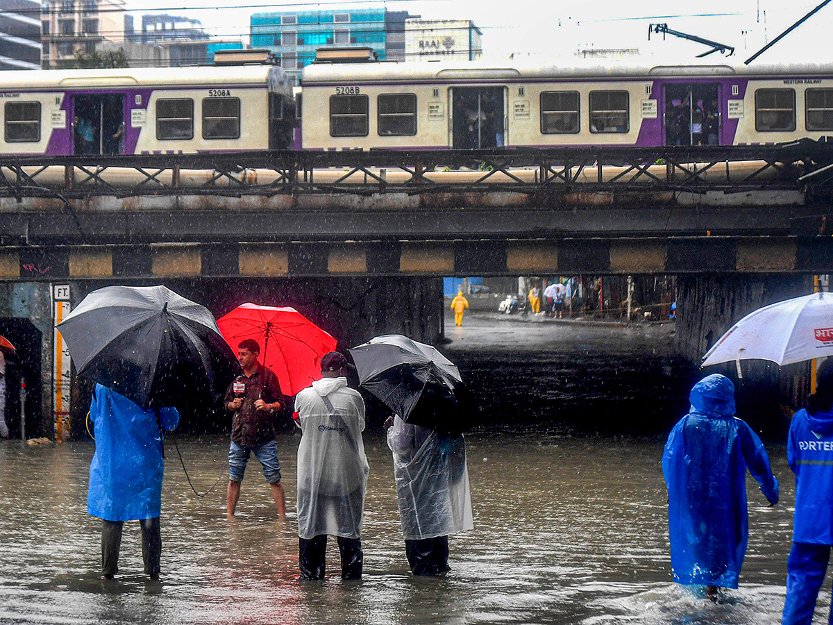 Heavy Rains Alert in Mumbai Photos12
