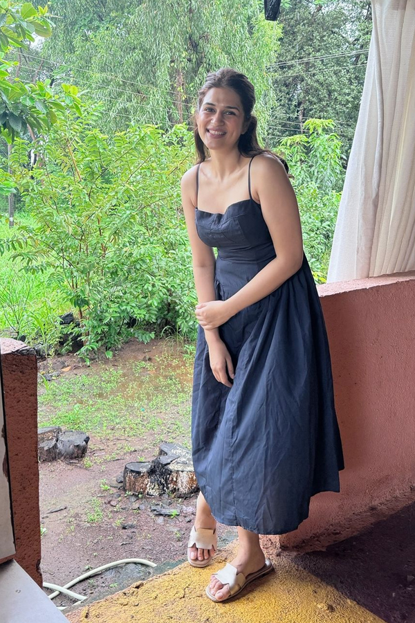 A Glimpse Of Actress Shraddha Das In Navy Blue Dress15