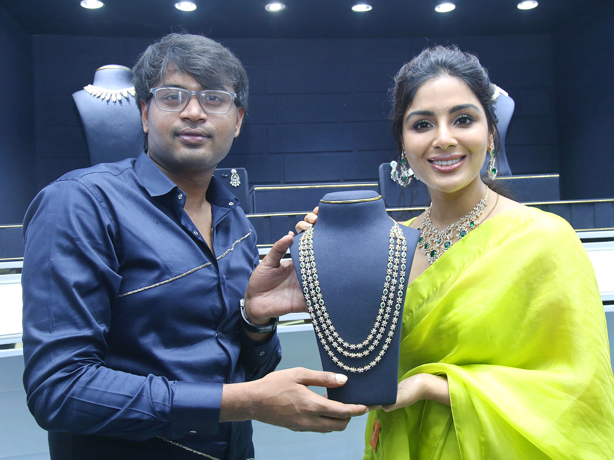 Actress Samyuktha Menon Launches Ladia Lab Grown Diamonds Photos2