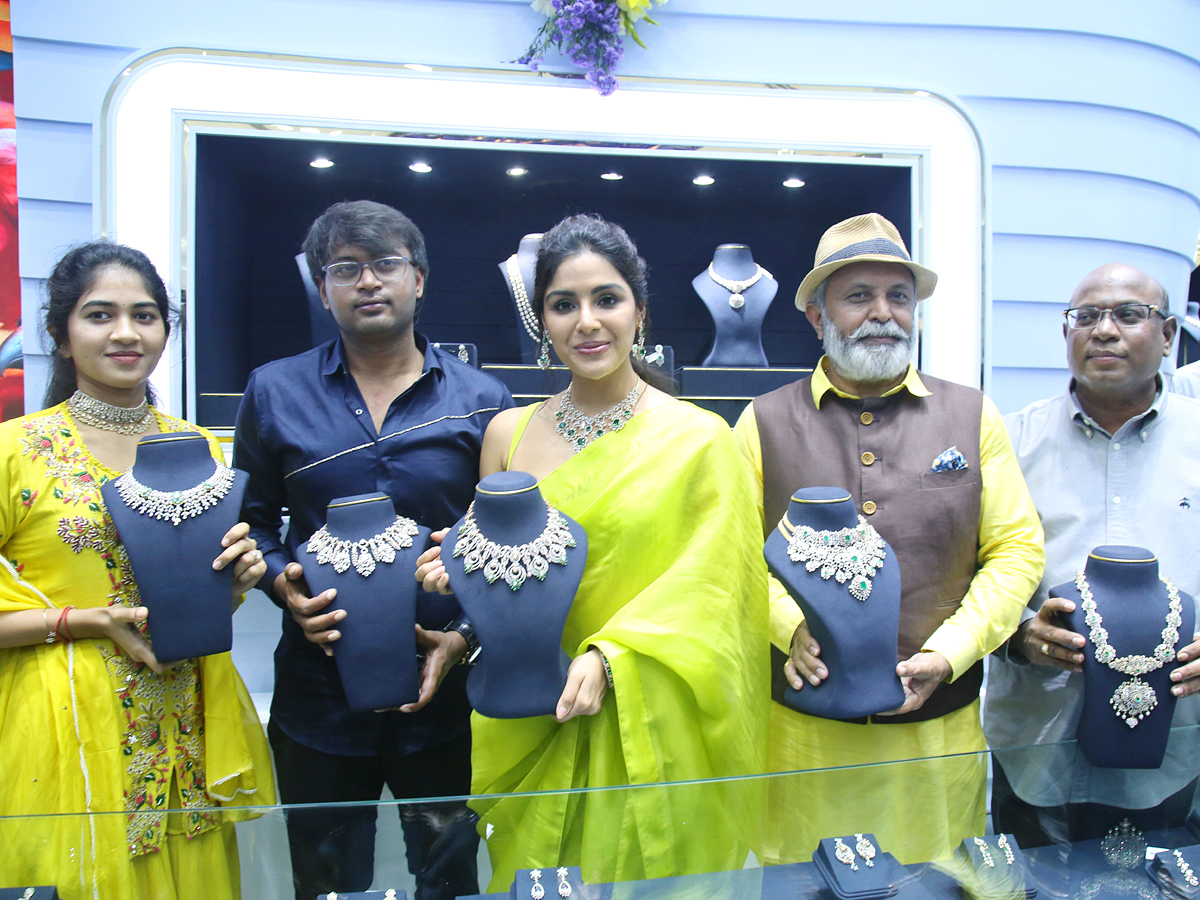 Actress Samyuktha Menon Launches Ladia Lab Grown Diamonds Photos4