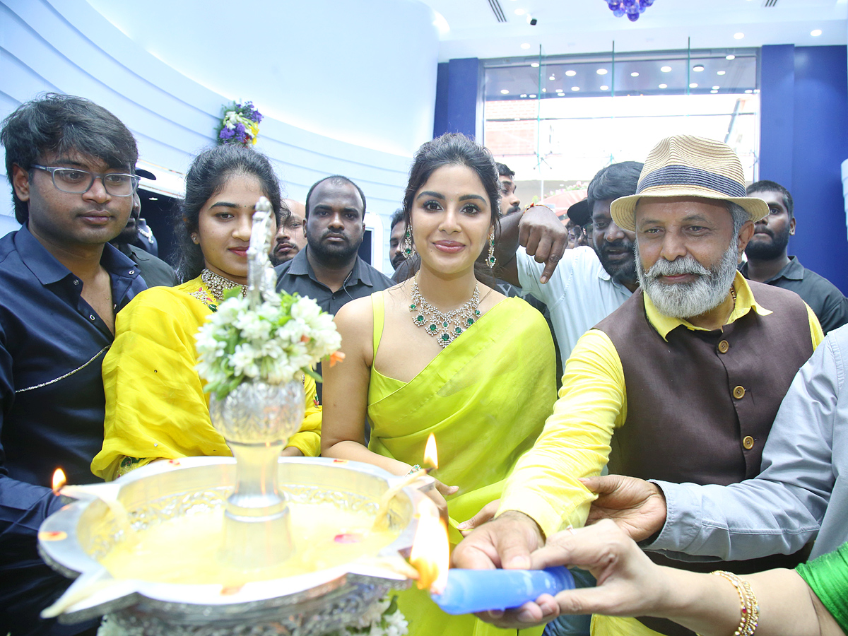 Actress Samyuktha Menon Launches Ladia Lab Grown Diamonds Photos5