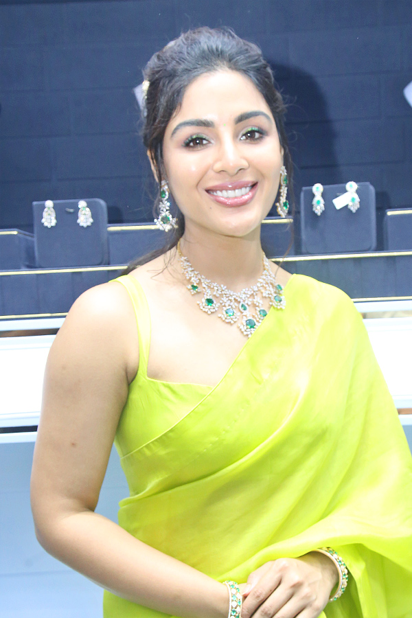 Actress Samyuktha Menon Launches Ladia Lab Grown Diamonds Photos9