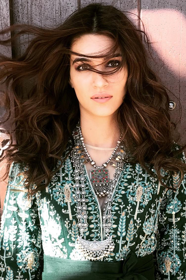 Bollywood Beauty Kriti Sanon Birthday Special Gallery15