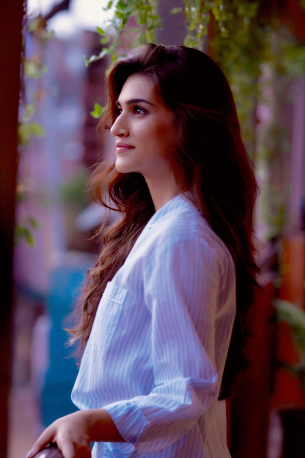 Bollywood Beauty Kriti Sanon Birthday Special Gallery21