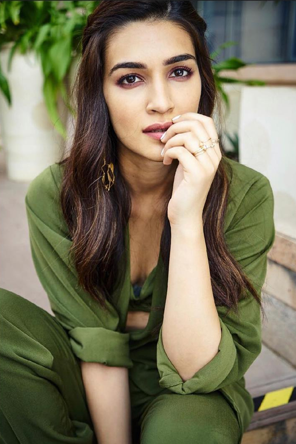 Bollywood Beauty Kriti Sanon Birthday Special Gallery22