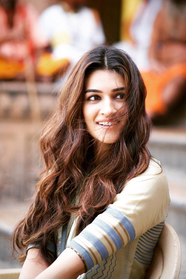 Bollywood Beauty Kriti Sanon Birthday Special Gallery10