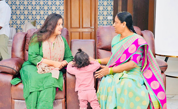 Renu Desai Meets Minister Konda Surekha Photos1