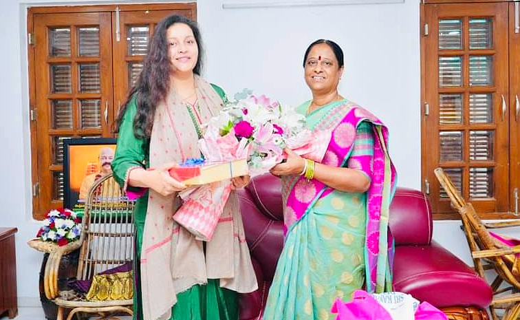 Renu Desai Meets Minister Konda Surekha Photos3