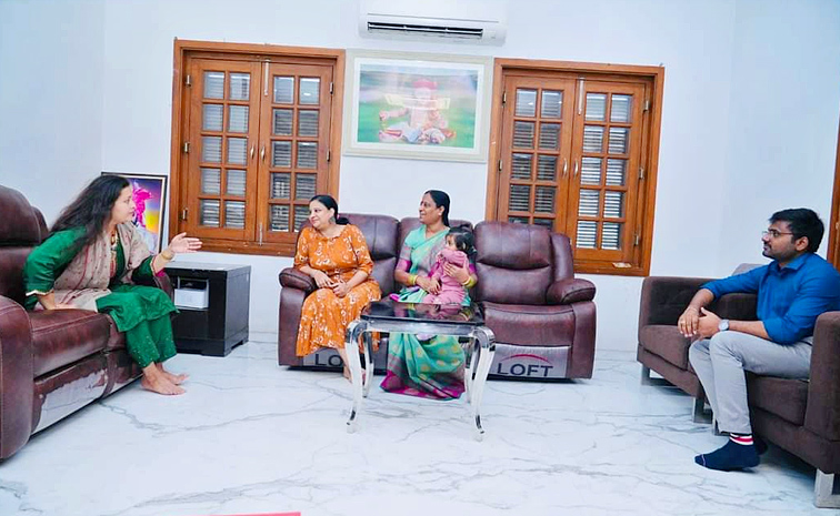Renu Desai Meets Minister Konda Surekha Photos4