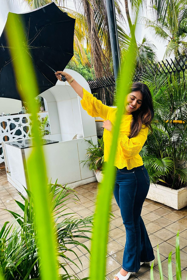 Bigg Boss Beauty Monal Gajjar Dancing In Rain Photos Goes Viral6