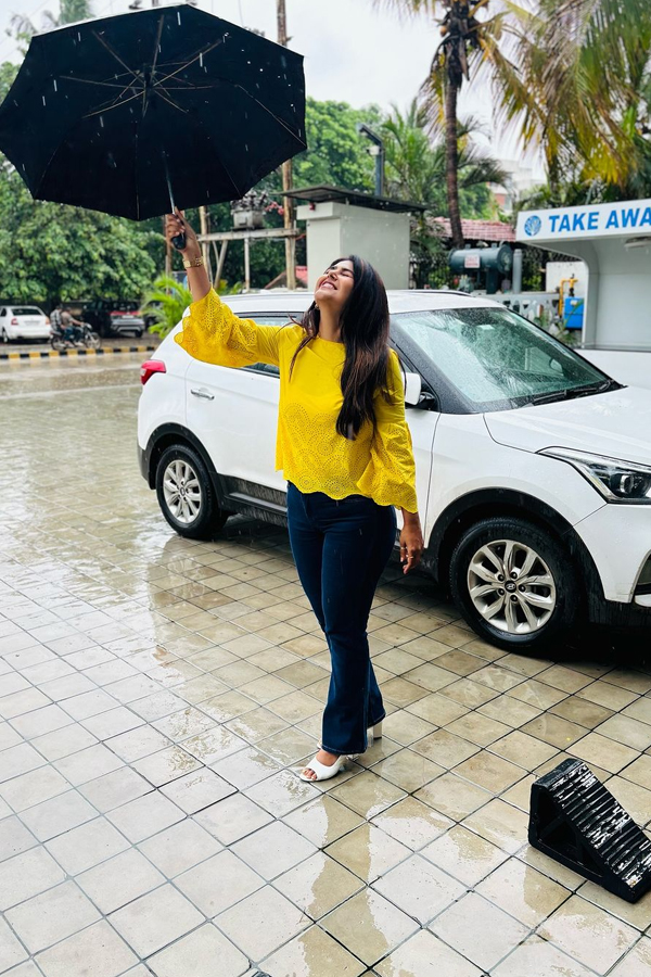 Bigg Boss Beauty Monal Gajjar Dancing In Rain Photos Goes Viral8