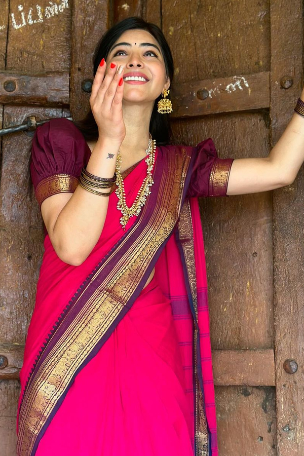 Bigg Boss Priyanka Singh Looks Like A Doll In Saree7