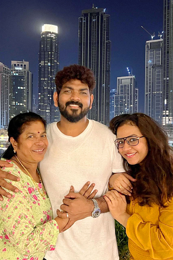 Vignesh Shivans Mother Birthday Celebrations Photos11