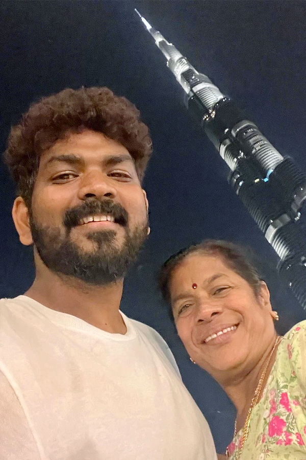 Vignesh Shivans Mother Birthday Celebrations Photos5
