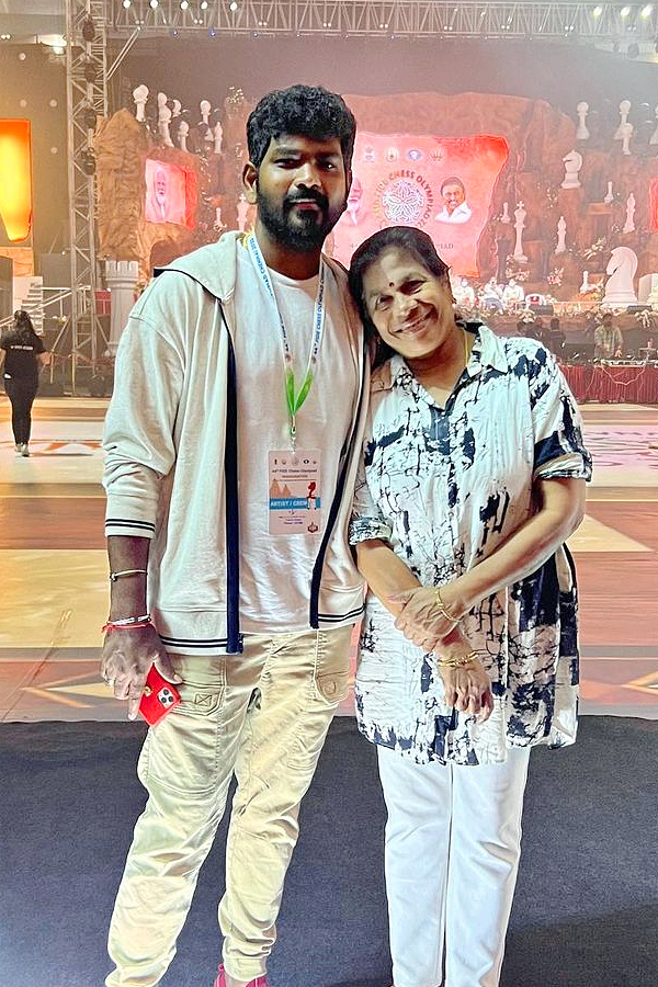 Vignesh Shivans Mother Birthday Celebrations Photos7