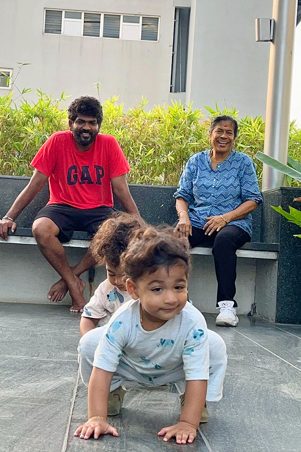 Vignesh Shivans Mother Birthday Celebrations Photos8