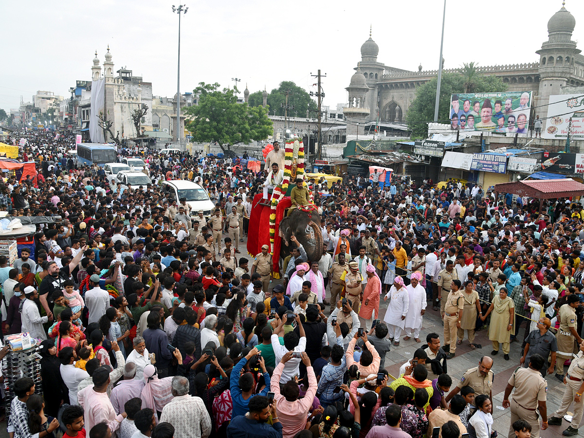 Huge Devotees Throng To Old City Temple For ‘Rangam’ Photos1